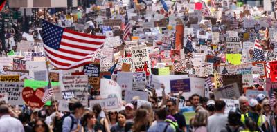 Demonstranten rufen in hunderten US-Städten dazu auf, sich der „Tyrannei“ zu widersetzen