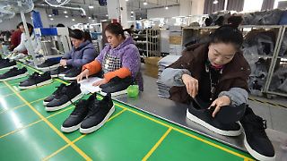 Chinesische Fabriken schicken Mitarbeiter nach Hause