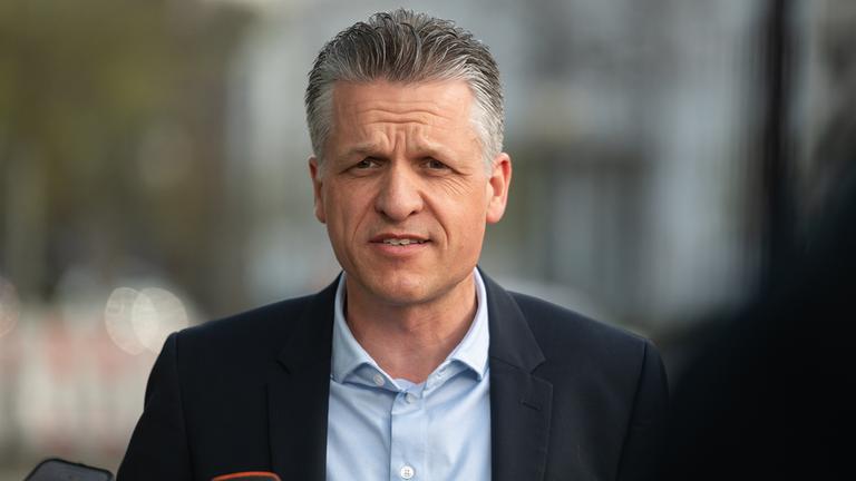 Frei kündigt schärfere Regeln ab 6. Mai an