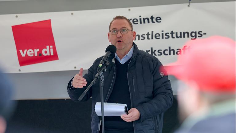Werneke warnt vor Ende des Acht-Stunden-Tags