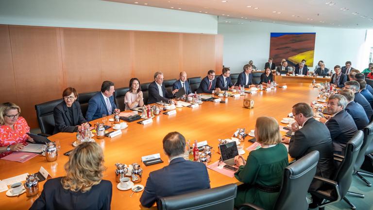 Wie viel Übergangsgeld bekommen ehemalige Minister?