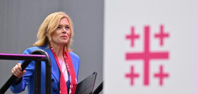 Klöckner verteidigt Kritik an Kirche – „Sie darf keine Partei sein“