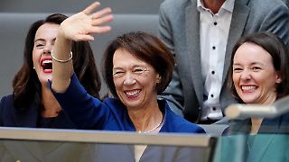 Frau und Töchter erleben Merz-Debakel live mit