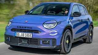Abarth 600e - unterwegs im bunten Familien-Sportkleinwagen