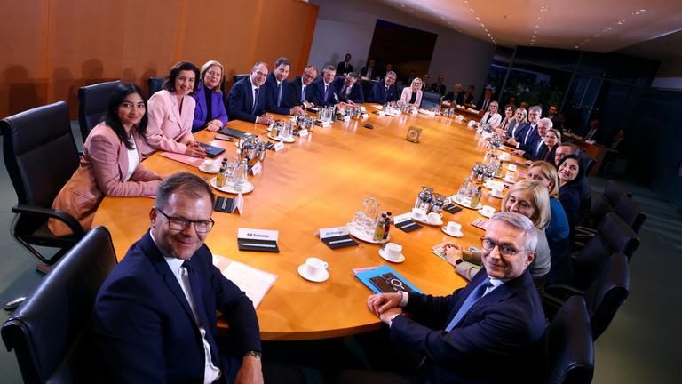 Bundesregierung hat mit der Arbeit begonnen