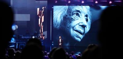 Der feine Unterschied zwischen Trauer und Theater