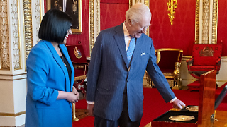 König Charles präsentiert ein neues Herrschaftssymbol