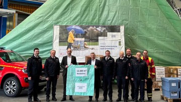 VKB-Schnellhilfe nach Sturm- und Hagelschäden: Über 200 Notdächer und Planen für Feuerwehren