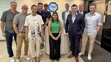 Indienreise: Bank11-Delegation zu Besuch bei TÜV Süd und Force Motors