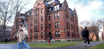 Trump erhöht den Druck – Harvard verliert 450 Millionen Dollar an Fördermitteln