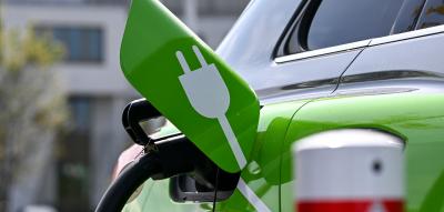 Große Mehrheit der Privatleute meidet beim Neuwagenkauf E-Autos