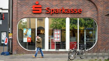 Sparkassen halten an dichtem Filialnetz fest