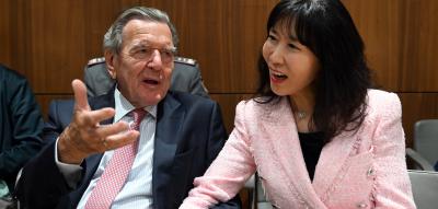Gerhard Schröder zeigt sich nach Burnout-Diagnose wieder in der Öffentlichkeit