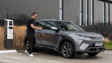 Fraunhofer-Forscher: E-Autos günstiger und umweltfreundlicher