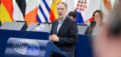 Chef-Handelspolitiker des EU-Parlaments droht im Zollstreit mit Trump mit Gegenzöllen