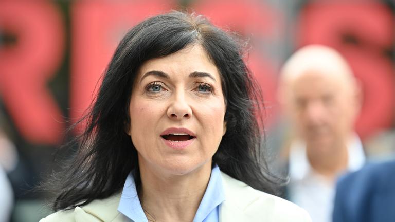 Reiche legt Unternehmensbeteiligungen offen