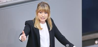 „Das kennen wir bereits von Viktor Orbán“ – Linke und Grüne greifen Dobrindt an