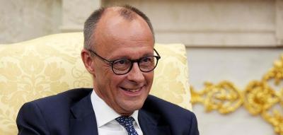 Im Interview mit Fox News lässt Merz gleich zwei Spitzen gegen Merkel los