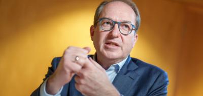 Innenminister Dobrindt will Bundespolizisten mit Elektroschockgeräten ausstatten