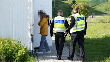 Machen sich Polizisten strafbar?