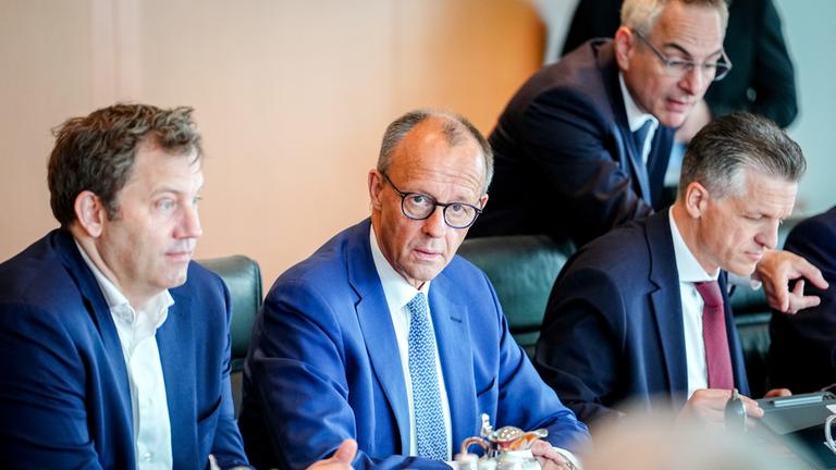 Bundesregierung schafft mehr als 200 neue Stellen