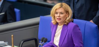 Linke-Chefin geht auf Julia Klöckner los – „Sie agiert nicht neutral“