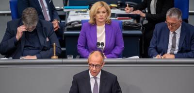„Der Bundestag ist ja nun kein Zirkuszelt“ – Merz stellt sich demonstrativ hinter Klöckner