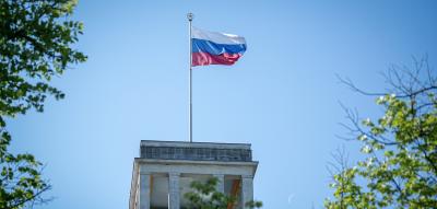 Verbindungen zu Russland – Bundesregierung wirft Medienplattform Desinformation vor