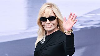 Donatella Versace haut zum Abschied noch einen raus