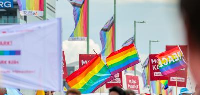 Grünen-Fraktionschefin Dröge fordert Kanzler Merz zur Teilnahme am Kölner CSD auf