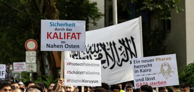 Verbot kurzfristig gekippt – Islamisten fordern bei Gaza-Demo Einführung eines Gottesstaates