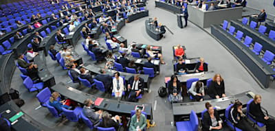 AfD löst bei Völkermord-Debatte Eklat aus – Außenminister tritt ungeplant ans Rednerpult