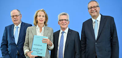 „Dann wird unsere Demokratie Schaden nehmen“ –  Kommission fordert Staatsreform