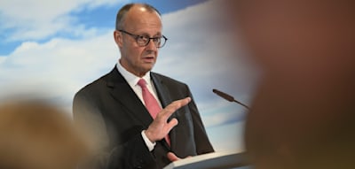 „Einführung ist eigentlich überfällig“ – Merz will bundesweite Bezahlkarte für Flüchtlinge