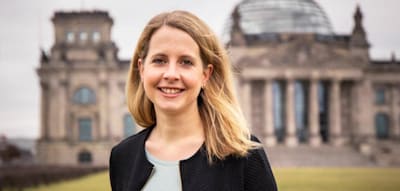 Bauministerin Hubertz will mehr Wohnungen in leeren Büros und auf Supermarkt-Dächern