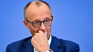 Als die gute Laune aus Merz' Gesicht weicht