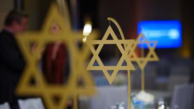 "Ein Schutzraum" und eine "unersetzliche Stimme"