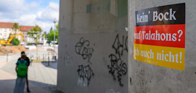 Bürgermeisterin schrieb Brandbrief zu Rechtsextremismus – jetzt fordern Demonstranten den Rücktritt