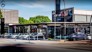 Mercedes-Niederlassung Lübeck: Süverkrüp und Brinkmann greifen gemeinsam zu
