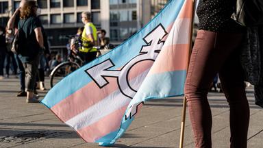 Verbände befürchten Register für trans Personen