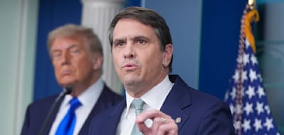 Vizejustizminister befragt Epstein-Freundin