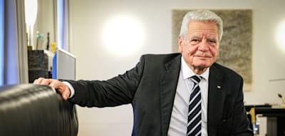 „Das sage ich quasi unter Tränen“ – Gauck kritisiert Israels Kriegsführung
