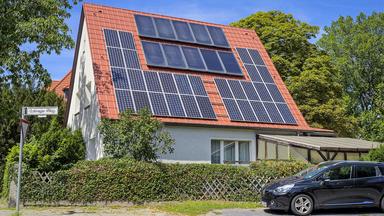 Solaranlagenbesitzer warten oft lange auf ihr Geld