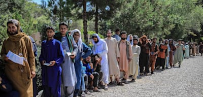 Gericht setzt Einreisebeschluss für Afghanen aus – Dozentin und Familie wartet