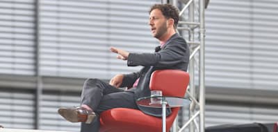 Bei der Frage nach der „Vaterlandsliebe“ kommt Grünen-Chef Banaszak ins Straucheln
