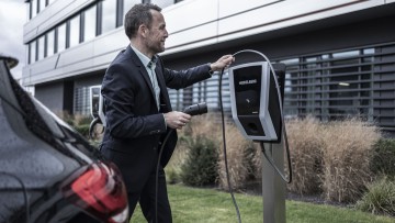 Ladestrom als geldwerter Vorteil: Privates E-Auto bei der Arbeit laden