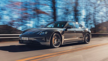 Vollgas-Mythos geplatzt: Schont sportliches Fahren echt die E-Akkus?