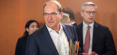 Dobrindt kündigt Verlängerung von Grenzkontrollen an