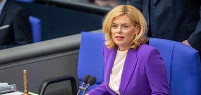 Klöckner und Koblenzer CDU feiern Sommerfest bei „Nius“-Sponsor – Grüne und SPD reagieren empört