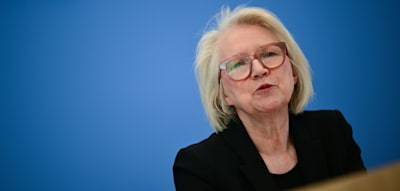 Wirtschaftsweise fordert Babyboomer zum Sparen für Pflege auf – „Haben noch 20 Jahre“
